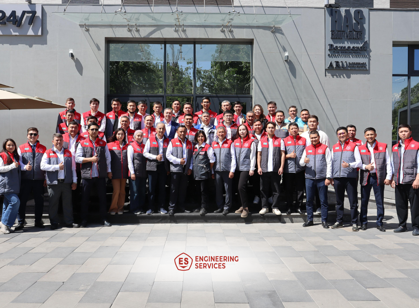 Компания Engineering Services поздравила сильную половину коллектива с 7 мая — Днём Защитника Отечества Республики Казахстан!